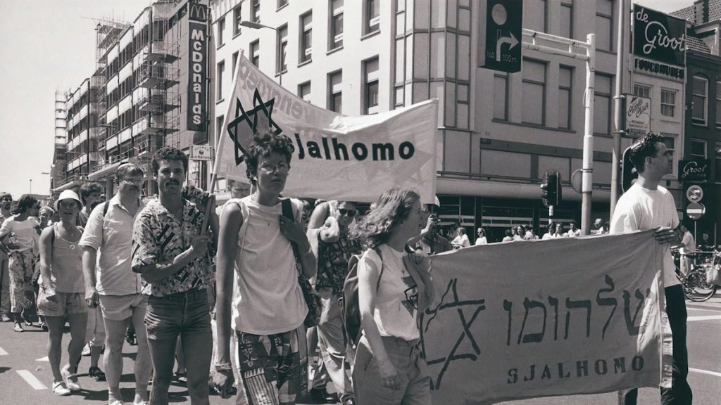 Title: Sjalhomo op Roze Zaterdag, de nationale homodag, 28 juni 1986 Creator: Wesly, Jenny E. (1948-2016) Date: 1986 Institution: Jewish Historical Museum Provider: Judaica Europeana/Jewish Heritage Network Providing Country: Netherlands Public Domain. Yes