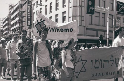 Title: Sjalhomo op Roze Zaterdag, de nationale homodag, 28 juni 1986 Creator: Wesly, Jenny E. (1948-2016) Date: 1986 Institution: Jewish Historical Museum Provider: Judaica Europeana/Jewish Heritage Network Providing Country: Netherlands Public Domain. Yes